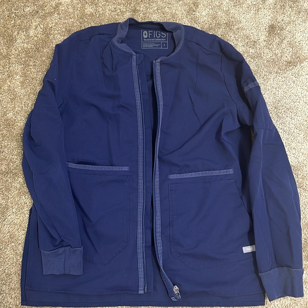 Gently used scrub top/jacket (figs & Charokee)